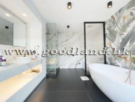 Detached House with Lawn Garden &amp; Private Pool