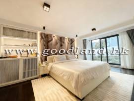 Detached House with Lawn Garden &amp; Private Pool