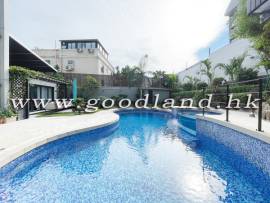 Detached House with Lawn Garden & Private Pool