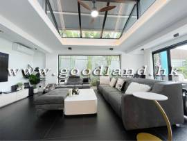 Detached House with Lawn Garden &amp; Private Pool