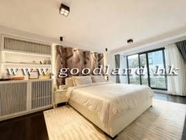 Detached House with Lawn Garden &amp; Private Pool