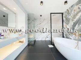 Detached House with Lawn Garden &amp; Private Pool