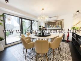 Detached House with Lawn Garden & Private Pool