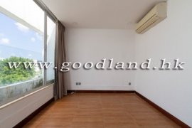 SAI KUNG Waterfront Villa in Renowned Complex For Sale