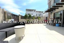 清水灣村屋出售 實用 3 房全幢村屋 特大私人花園 門口泊車