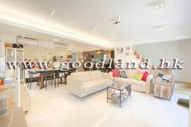 清水灣村屋出售 實用 3 房全幢村屋 特大私人花園 門口泊車