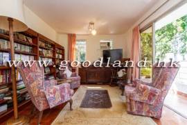 SAI KUNG Village House with Large Private Garden