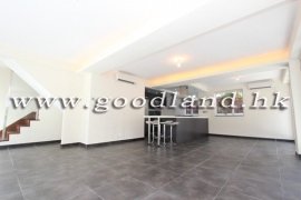 Sai Kung Convenient Location Village House for Sale