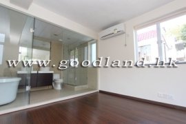 Sai Kung Convenient Location Village House for Sale