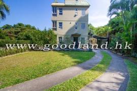 SAI KUNG Village House For Sale