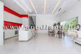 Clear Water Bay Luxury Villa for Sale: End-Unit with Private Pool
