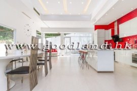 Clear Water Bay Luxury Villa for Sale: End-Unit with Private Pool