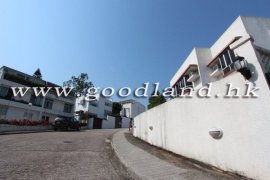 SAI KUNG Villa For Sale | Convenient Location with Front & Back Gardens