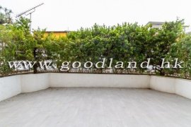 SAI KUNG Villa For Sale | Walk To Town, Front and Back Gardens & 3 Bedrooms