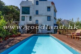 SAI KUNG Villa For Sale | Walk To Town, End-Unit, Pool Next To House