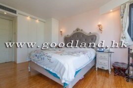 SAI KUNG Villa For Sale | Walk To Town, End-Unit, Pool Next To House