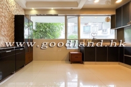 SAI KUNG Waterfront Villa with Spacious Living Area For Sale