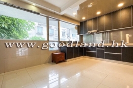 SAI KUNG Waterfront Villa with Spacious Living Area For Sale