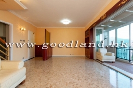 SAI KUNG Walk to Town Family Villa For Sale