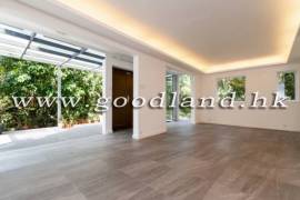 CLEAR WATER BAY Renovated Village House with Huge Lawn Garden For Rent