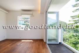 CLEAR WATER BAY Renovated Village House with Huge Lawn Garden For Rent