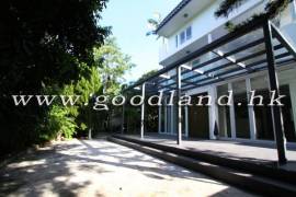 CLEAR WATER BAY Renovated Village House with Huge Lawn Garden For Rent