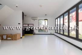 CLEAR WATER BAY Renovated Village House with Lawn Garden and Private Gate For Rent