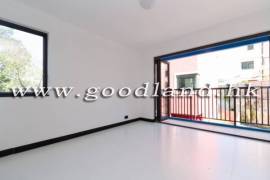 CLEAR WATER BAY Renovated Village House with Lawn Garden and Private Gate For Rent
