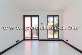 CLEAR WATER BAY Renovated Village House with Lawn Garden and Private Gate For Rent