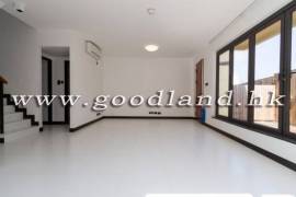 CLEAR WATER BAY Renovated Village House with Private Gate and Partial Sea View For Rent