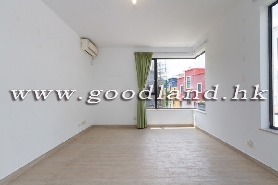 CLEAR WATER BAY Detached Village House with Lovely Garden and Parking Next to House For Rent