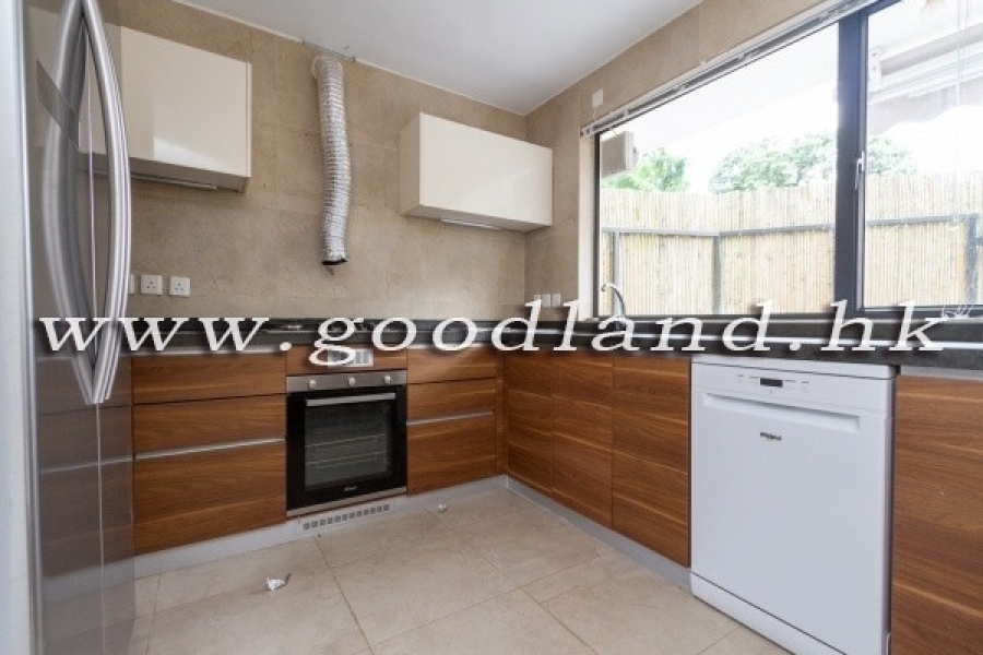 CLEAR WATER BAY Detached Village House with Lovely Garden and Parking Next to House For Rent