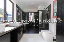 CLEAR WATER BAY Detached Renovated Village House with Lawn Garden For Rent