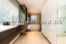 CLEAR WATER BAY Renovated Detached House with Garden and Parking For Sale