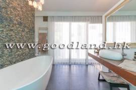 CLEAR WATER BAY Renovated Garden Pool House For Sale