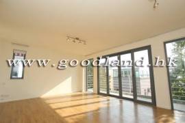 SAI KUNG Mid-Level Semi-Detached Garden House For Sale