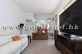SAI KUNG Renovated Garden Village House For Sale | Greenery View