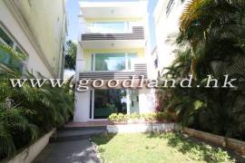 SAI KUNG Renovated Lawn Garden Village House For Sale