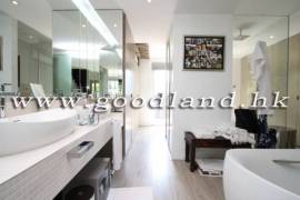SAI KUNG Renovated Pool Garden House For Sale