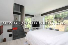 SAI KUNG Renovated Pool Garden House For Sale