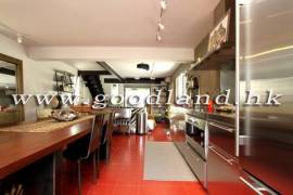 SAI KUNG Renovated Pool Garden House For Sale
