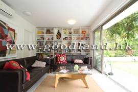 SAI KUNG Mid-Level Lawn Garden Village House For Sale