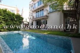 SAI KUNG Renovated Lawn Garden Village House For Sale