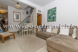 SAI KUNG Village House For Sale | Close to Town & High Ceiling