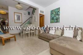 SAI KUNG Village House For Sale | Close to Town & High Ceiling
