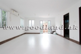 SAI KUNG Lower Duplex For Sale | Lovely Garden & Convenient Location