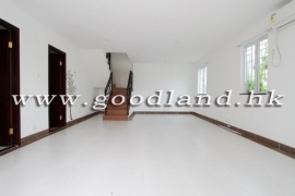 SAI KUNG Lower Duplex For Sale | Lovely Garden & Convenient Location