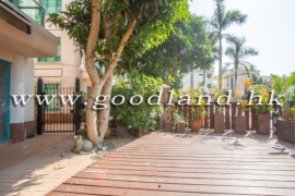 SAI KUNG Village House For Sale | Communal Pool, Parking & Spacious Layout