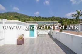 SAI KUNG Village House For Sale | Communal Pool, Parking & Spacious Layout