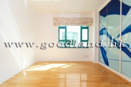 SAI KUNG Village House For Sale | Communal Pool, Parking & Spacious Layout